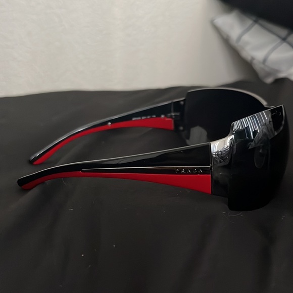 Selling Prada sunglasses red and black color way - Picture 4 of 6
